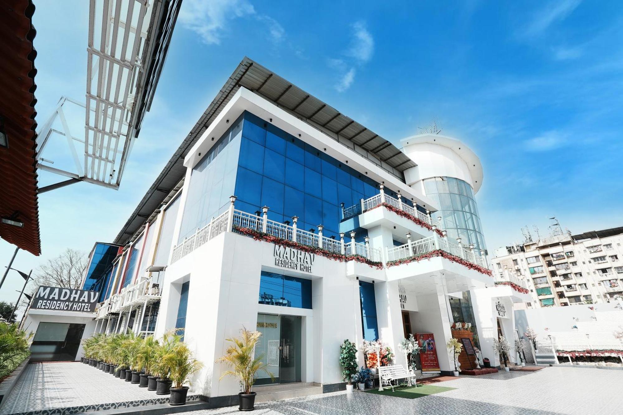 Madhav Residency Hotel & Banquet, Kalyan, Mumbai Kalyān Exterior foto